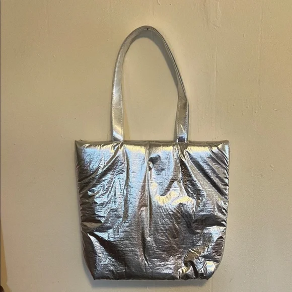 Clinique limited edition Silver Tote with Green Detail - Picture 4 of 4
